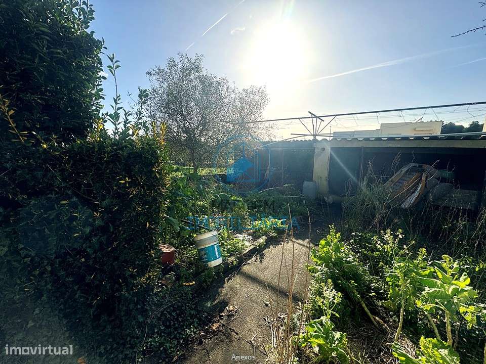 Moradia bifamiliar T4+T1 – terreno, poço, garagem – Anta-35