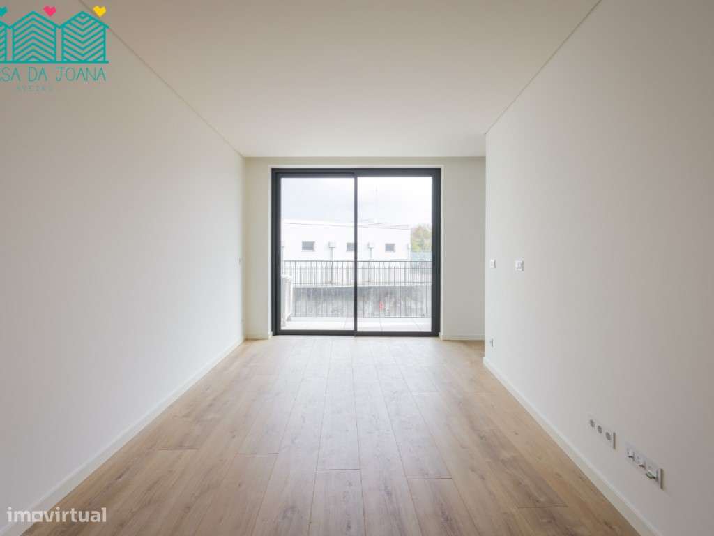 Apartamento T2 com Lugar de Garagem em Esgueira-13