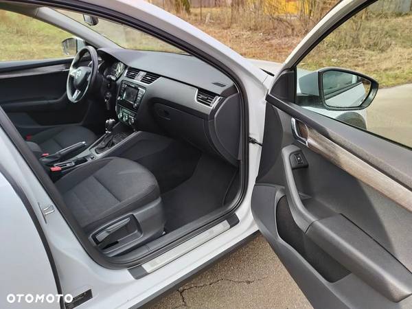 Skoda Octavia Combi 2.0 TDI 4x4 DSG Scout - 26