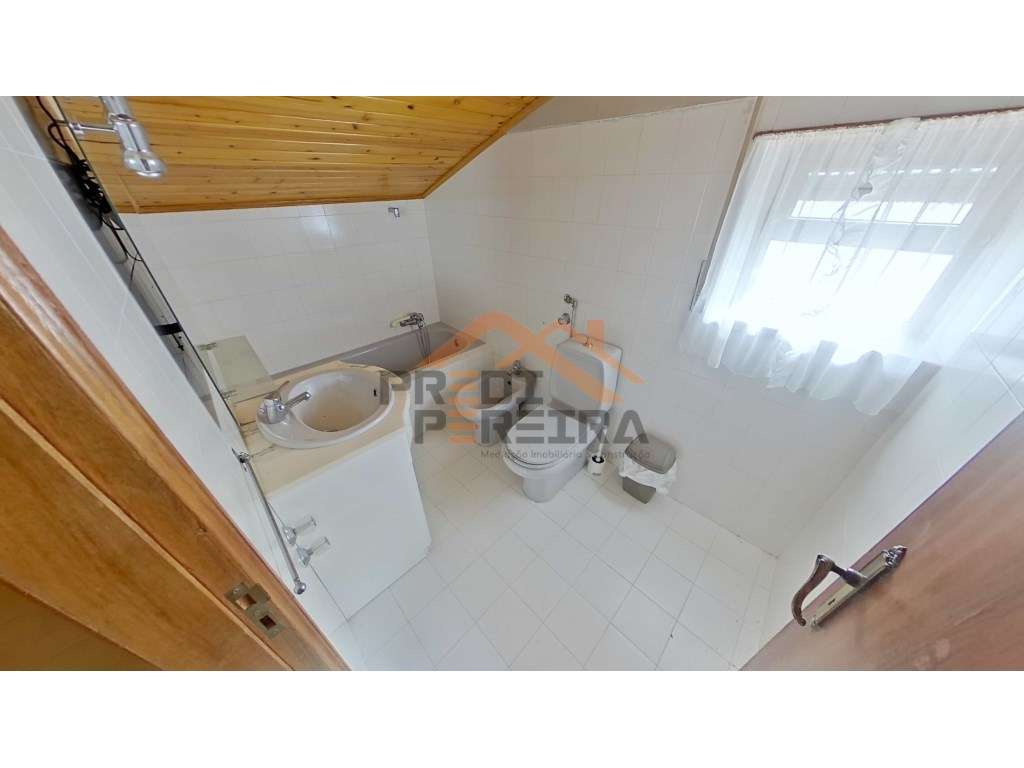 Situada em São João das Lampas, moradia T3 com terreno.-22
