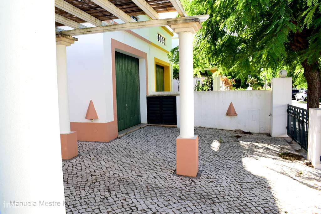 Moradia T3 com terraço e garagem em Manta Rota-2