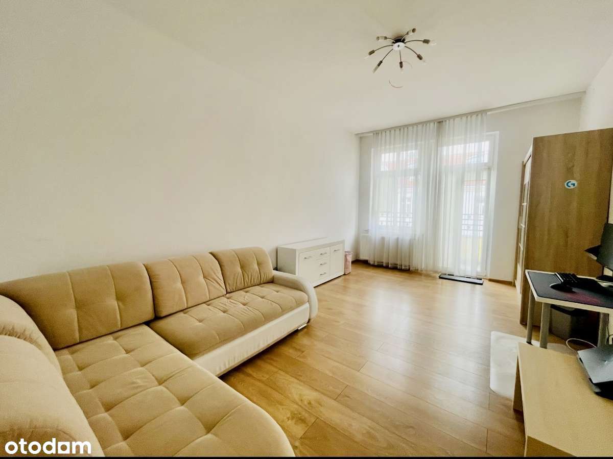 Przestronne mieszkanie z 2 balkonami w Wrocławiu-0