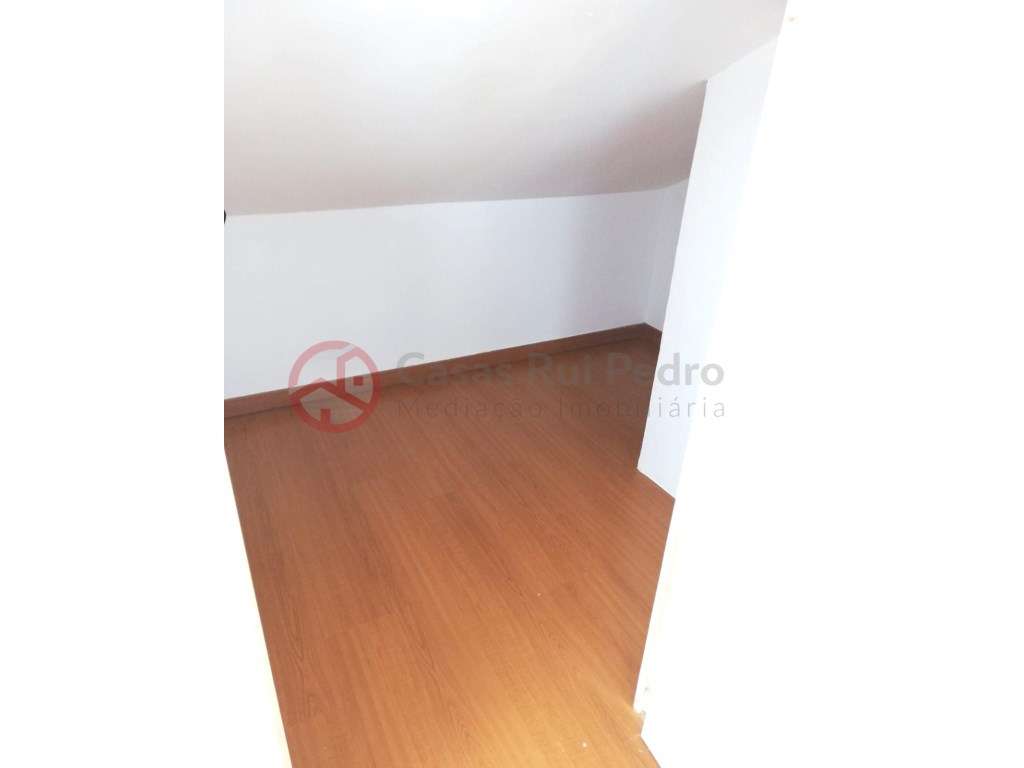 Apartamento T2 dúplex com vista rio, no Beato em Lisboa-36