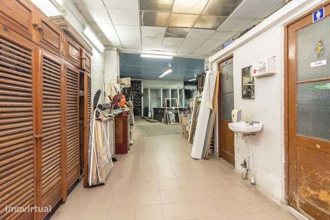 Prédio  2 Apartamentos 2 lojas Venda Barreiro-13