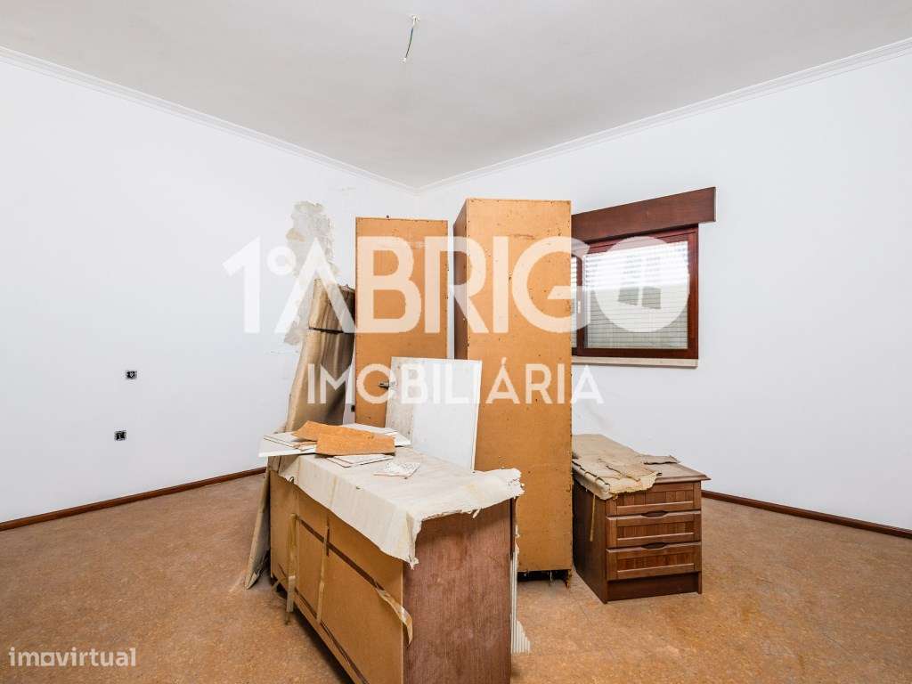 Moradia T4, perto do centro da cidade da Marinha Grande-16