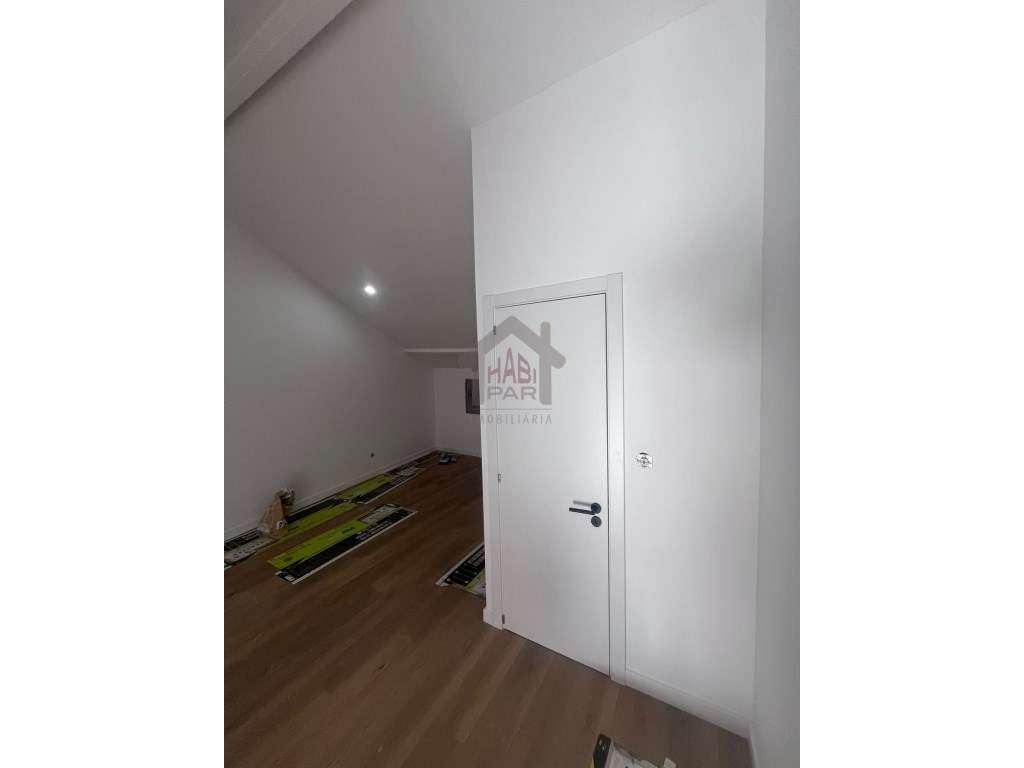 Excelente Moradia T3+1 Centro de Benavente-28