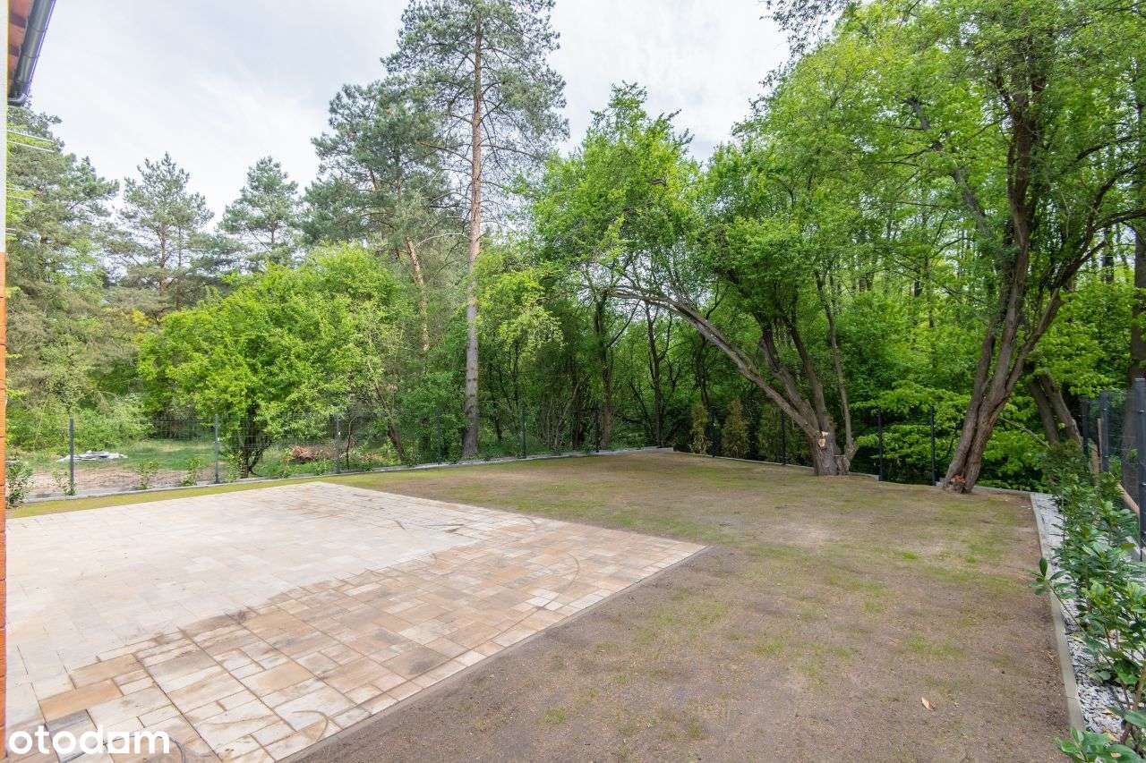 Bliźniak z wysoką piwnicą w Lusowie - dookoła LAS-5