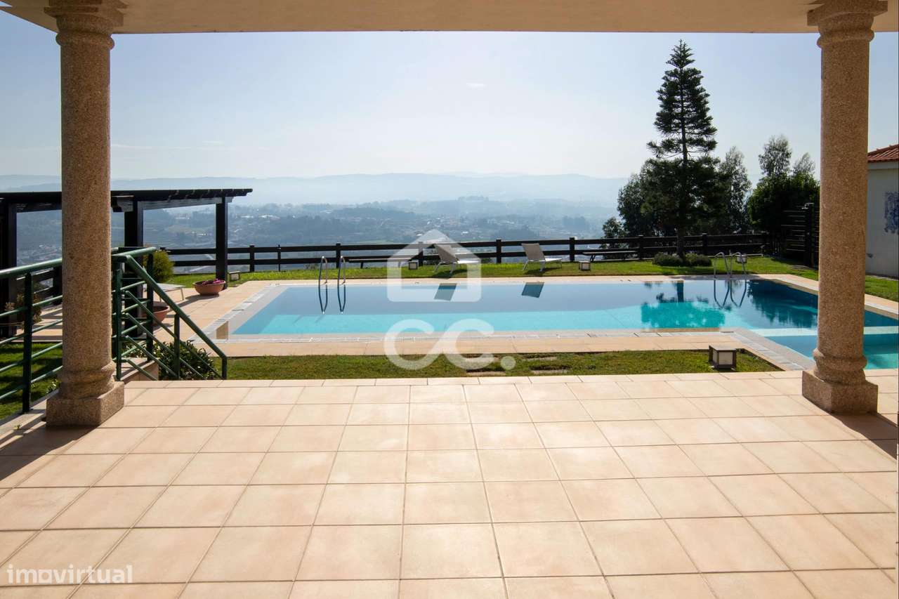 Moradia T6 com piscina e vistas-13