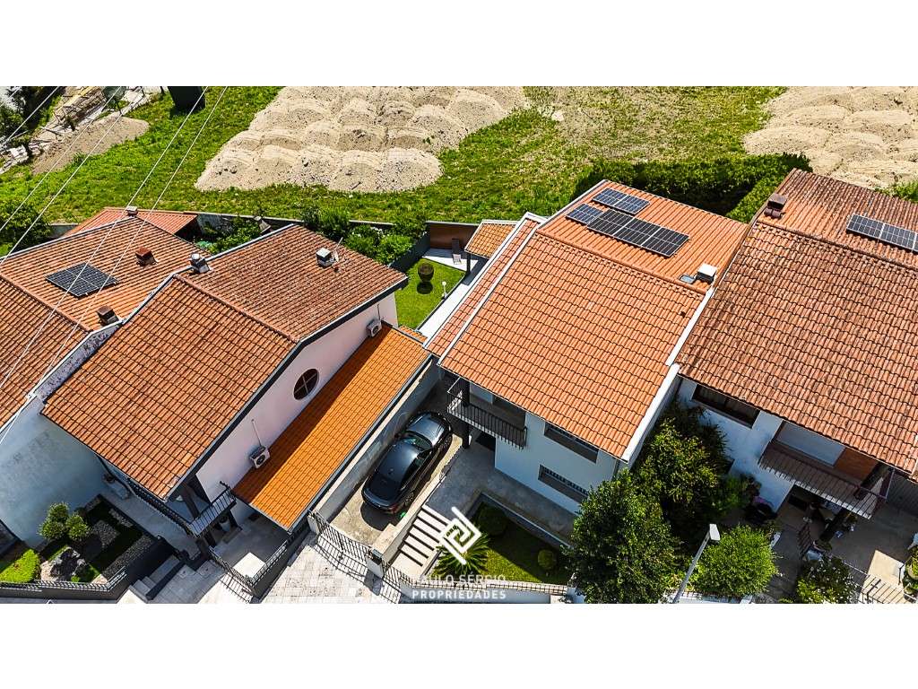 Luxuosa Moradia T3 em banda em Fermentões - Guimarães - Grande imagem: 3/34