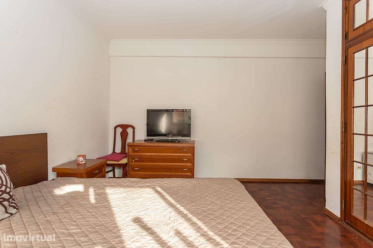 Apartamento T3 à venda em Alto da Brandoa-9