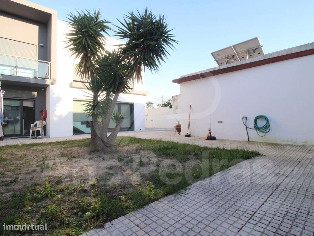 Contemporânea Moradia T4-14