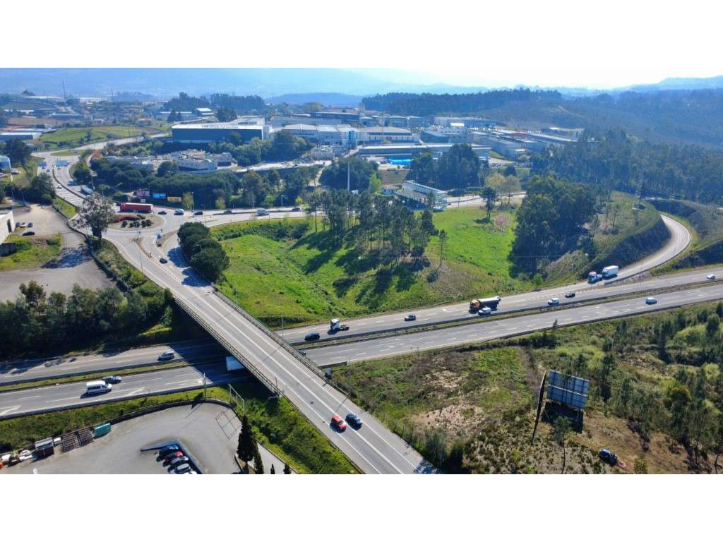 Armazém moderno com excelente localização-14