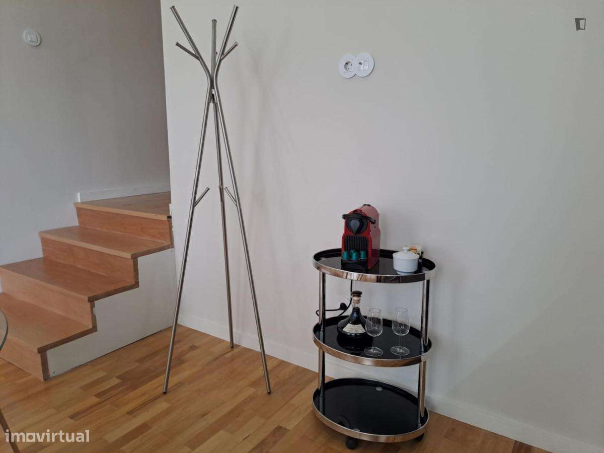 Estúdio - localizado em São Nicolau Porto - Grande imagem: 2/7