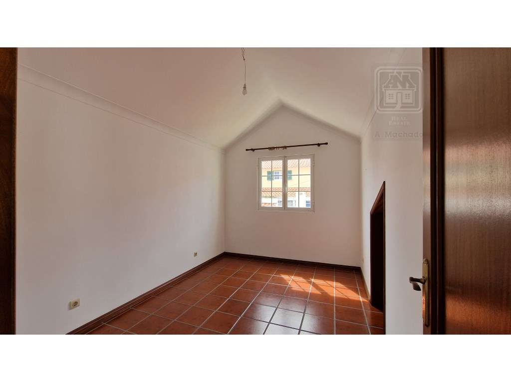 VENDA de MORADIA - VIVENDA T4+1 com Jardim e Garagem - Relva, Ponta...-55