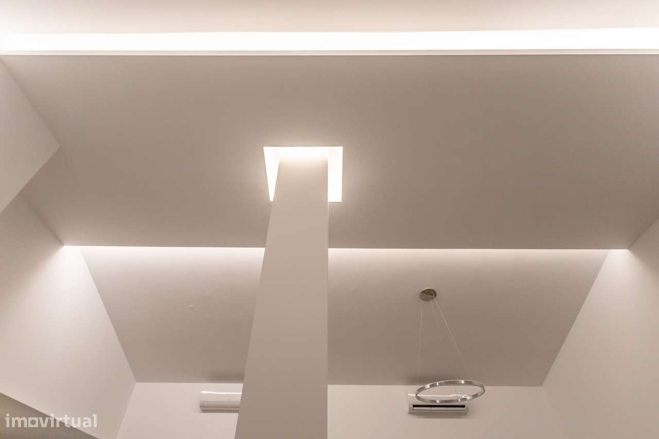 Fantástica moradia isolada T4 em Fernão Ferro-7