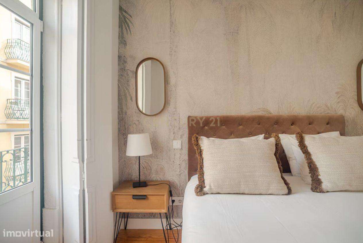 Apartamento T2 renovado na Graça, pronto a habitar ou investir, com fo-11