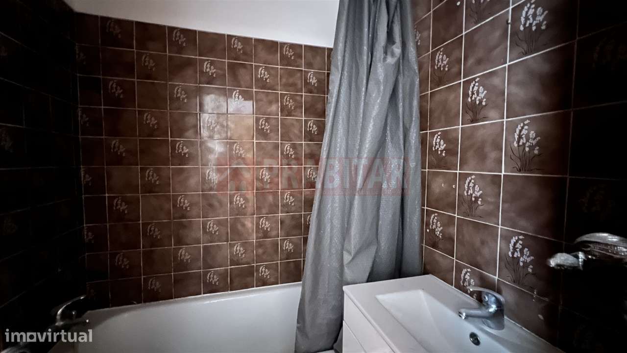 Apartamento T4 com garagem na Quinta D. João-19