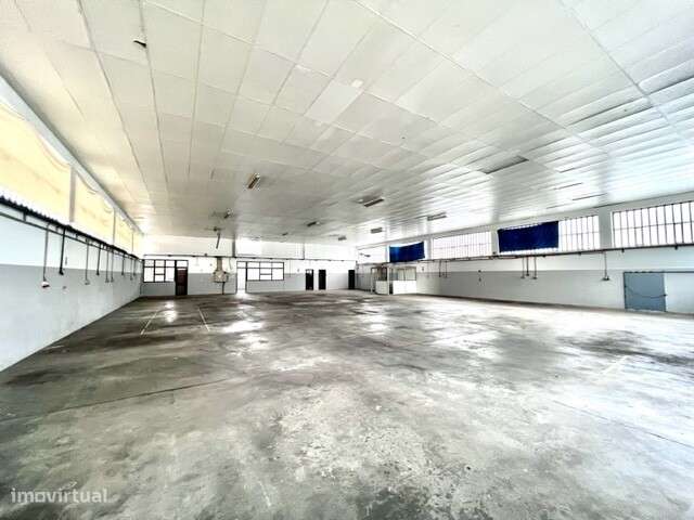 Armazém na Zona Industrial das Travessas, São João da Madeira  - Grande imagem: 4/20