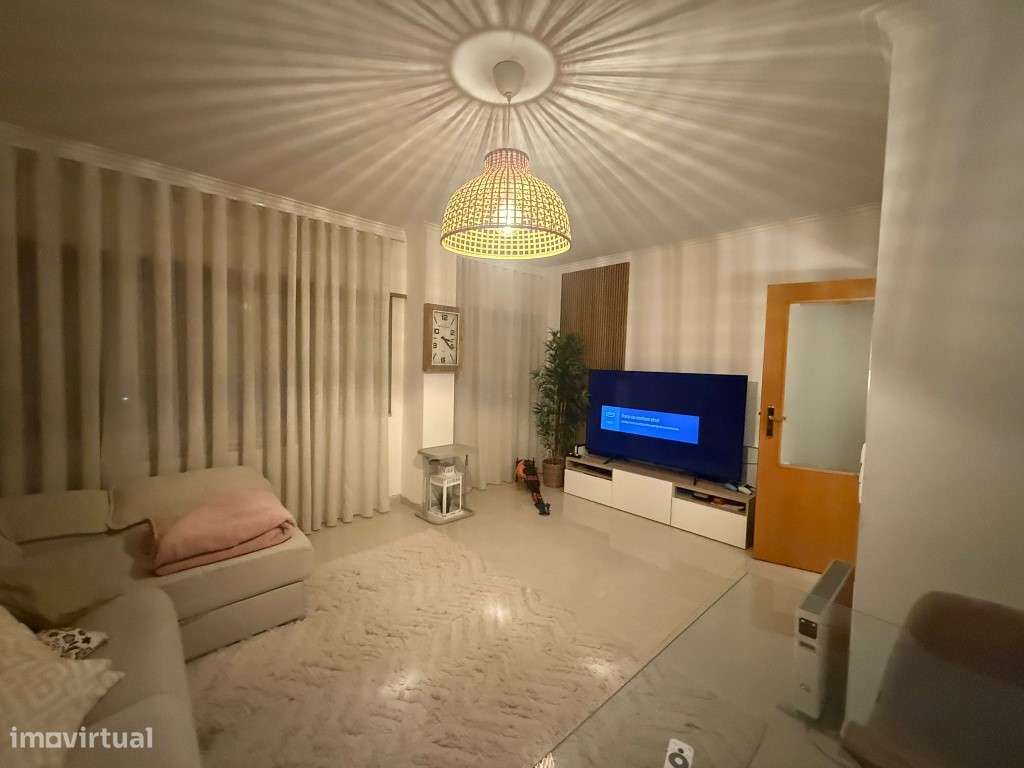 T2 com Garagem, Arrecadação e Elevador | Casal da Mira - Amadora - Grande imagem: 2/32