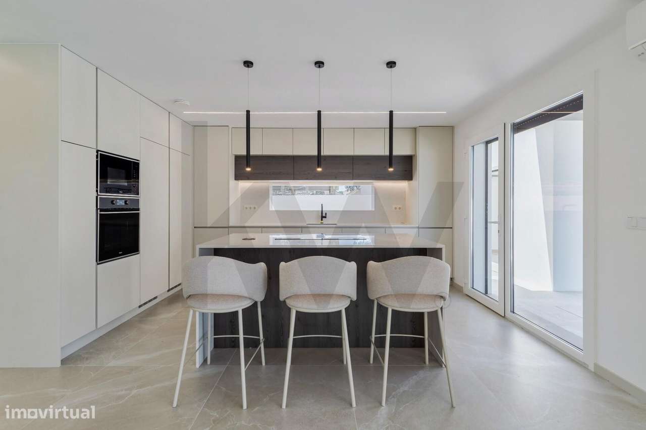 Moradia V3 a estrear na Aroeira com piscina e garagem inserida num lot - Grande imagem: 5/30