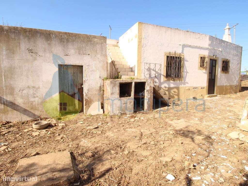 Moradia Isolada T4, térrea, de um só piso, com terreno de 3.540m2.-22