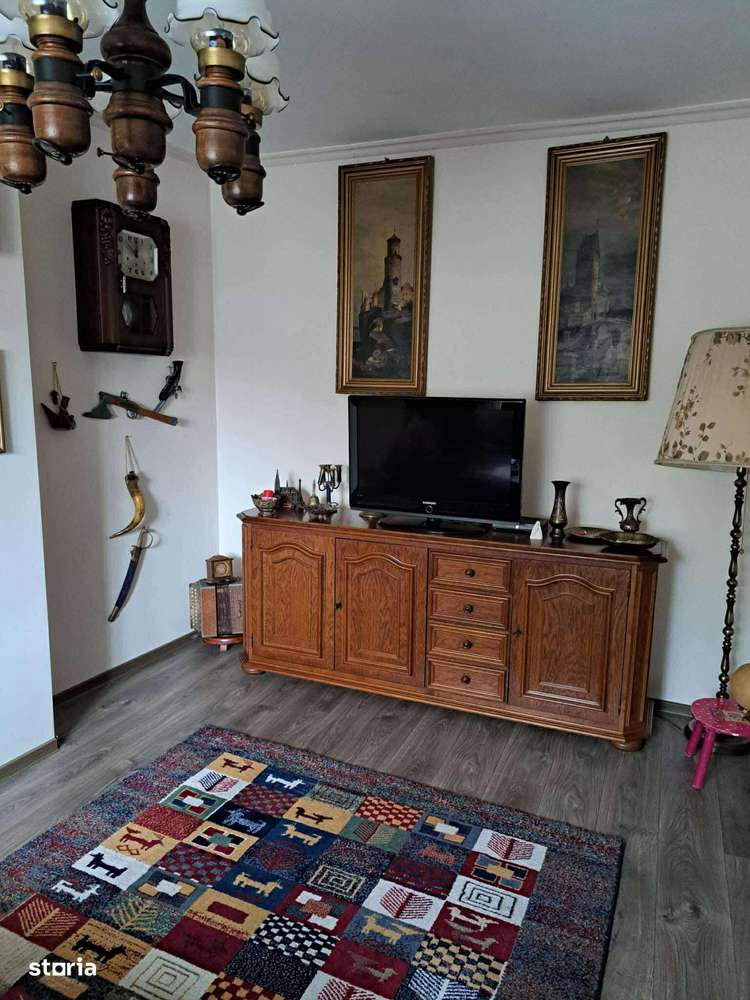 Casa cu 5 camere de vanzare , 14 MAI , 128.000 euro neg.-2