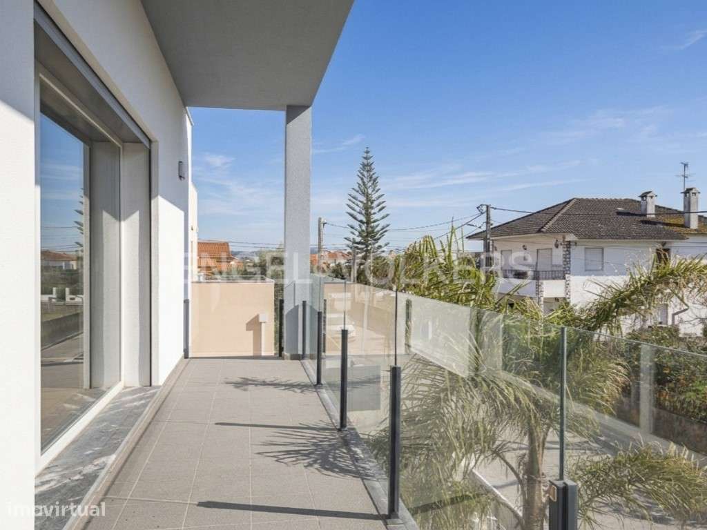 Moradia T4 moderna de luxo em Fernão Ferro-21