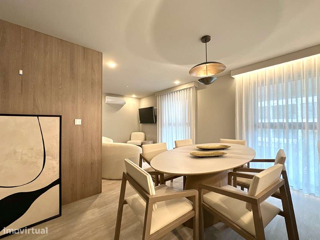 Apartamento T3 com garagem em palacete renovado em Lisboa-1