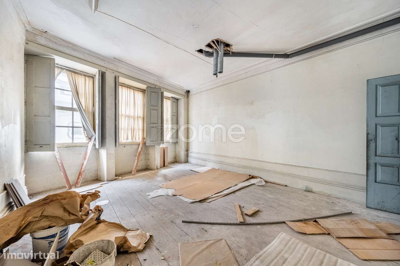 Prédio no Bonjardim com Projecto aprovado | 4 fracções - Grande imagem: 3/25