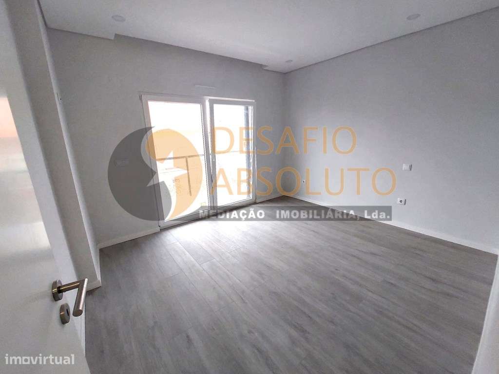 Apartamento T2 c/ varanda. Quinta do Conde - Pinhal do General-17