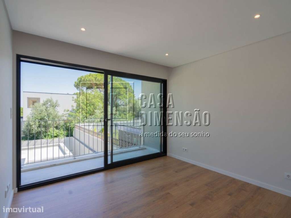 Moradia de Arquitectura Moderna de tipologia T3+1 em Oeiras com Pis...-58