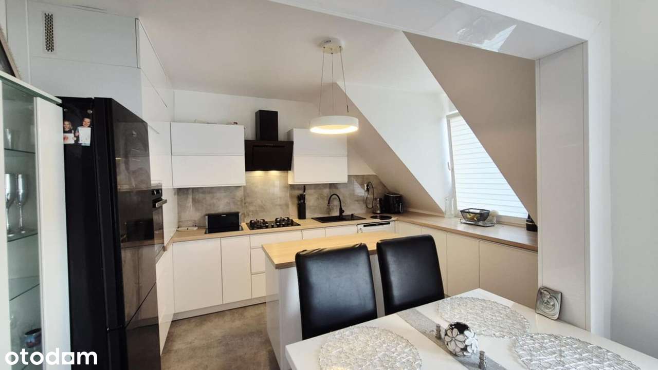 Piękne 2 poziomowe mieszkanie z balkonem, 2 łazienki!-1