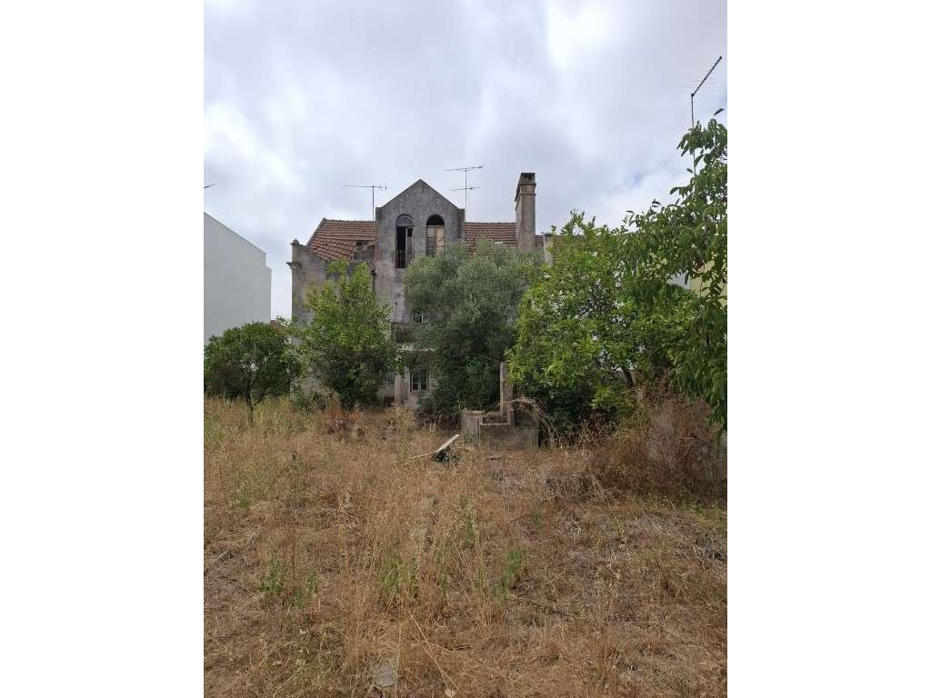 Edifício situado em Grândola (Excelente Localização)-8