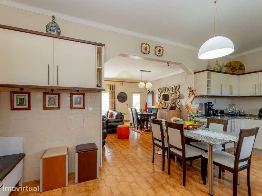 Moradia T4 a minutos dos acessos da A8 e perto das praias de região-8