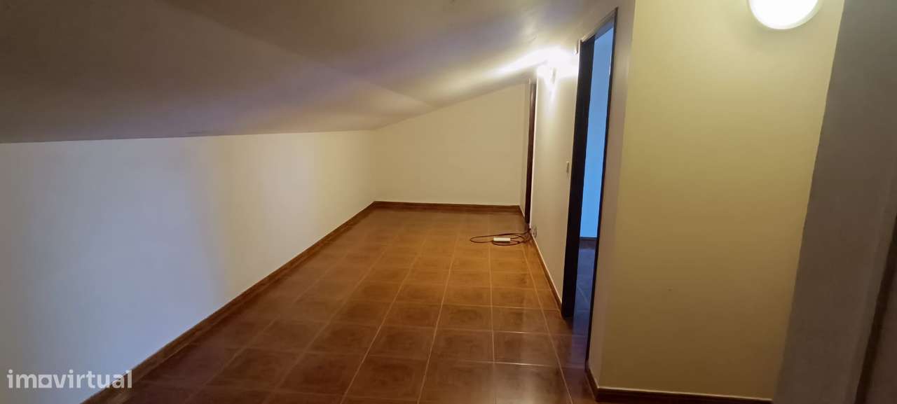 Moradia T6 com Cave, R/Chão e Sótão Aproveitado | A 3 km de Tomar-22