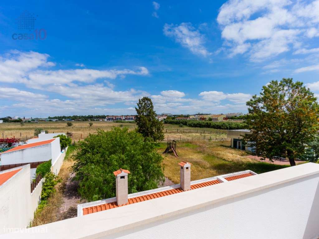 Moradia V5+1 renovada em zona de excelência em Alcochete-42