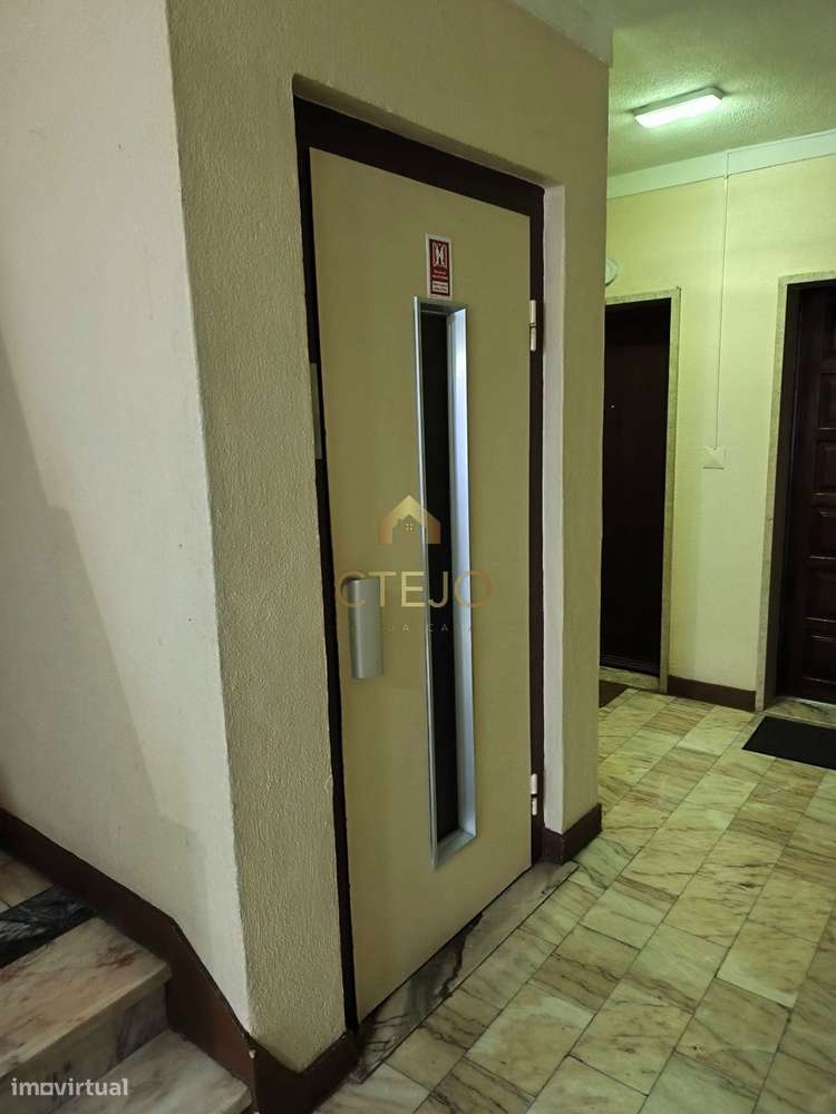 Apartamento T3 totalmente remodelado-43