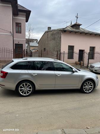 Skoda Octavia 2.0 TDI DSG Style - 3