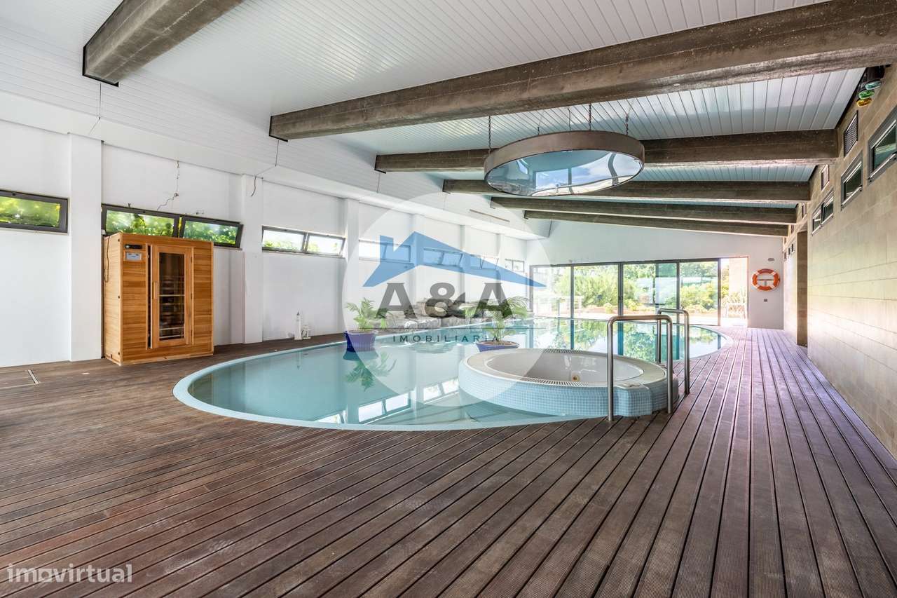 Exclusiva Propriedade de Luxo com Áreas Generosas e Próxima das Praias-48