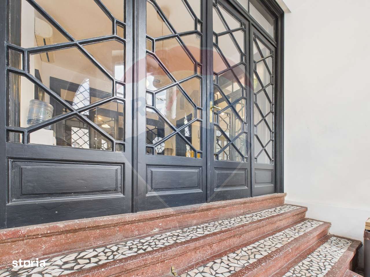 Vila interbelică cu personalitate - Imagine principală: 5/20