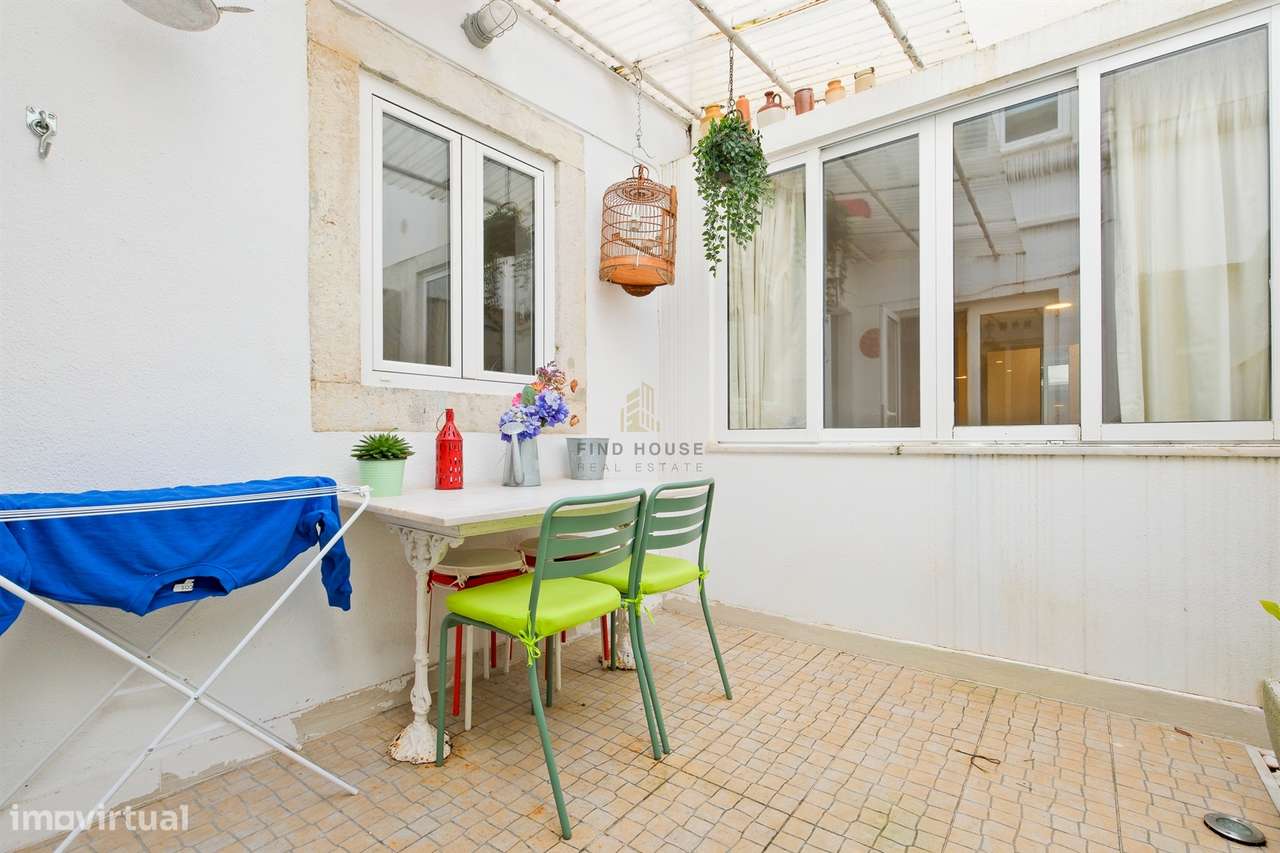 Apartamento T2 com licença para A.L. no centro de Lisboa-9