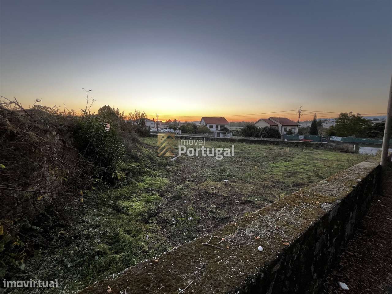 Venda Terreno 10.092,41m² para Construção Habitacional em Lago-8