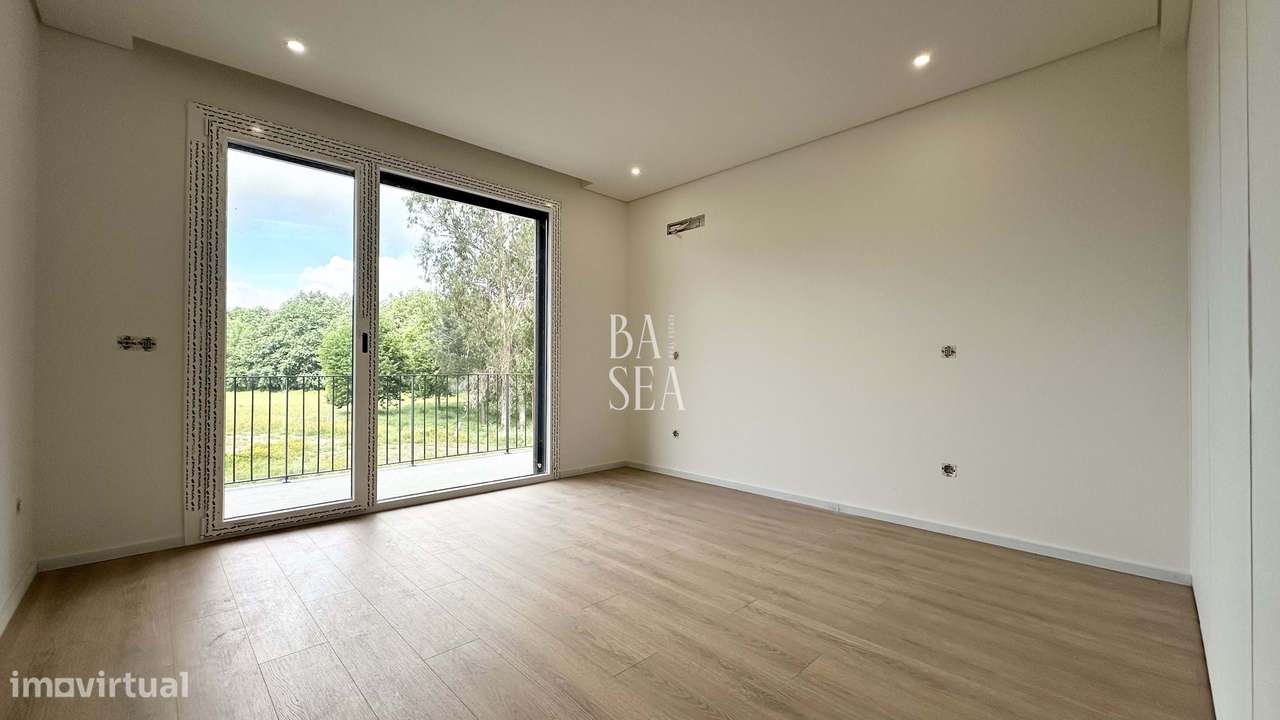 Moradia T4 Nova de Dois Andares em Palmeira Braga-22