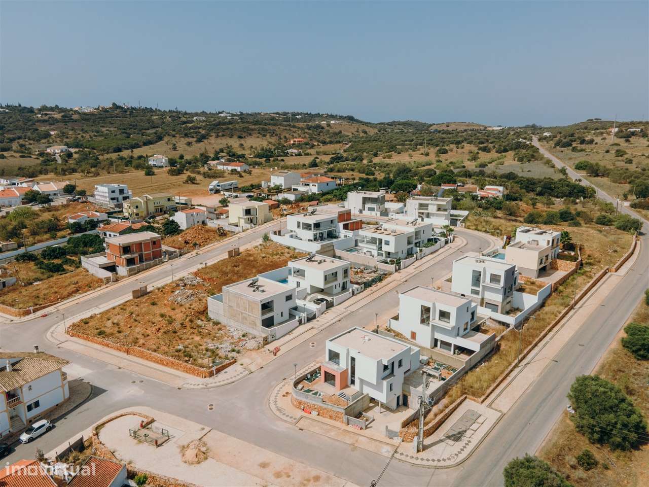 Moradia Geminada T4 em construção, a poucos minutos de Lagos - Grande imagem: 1/6