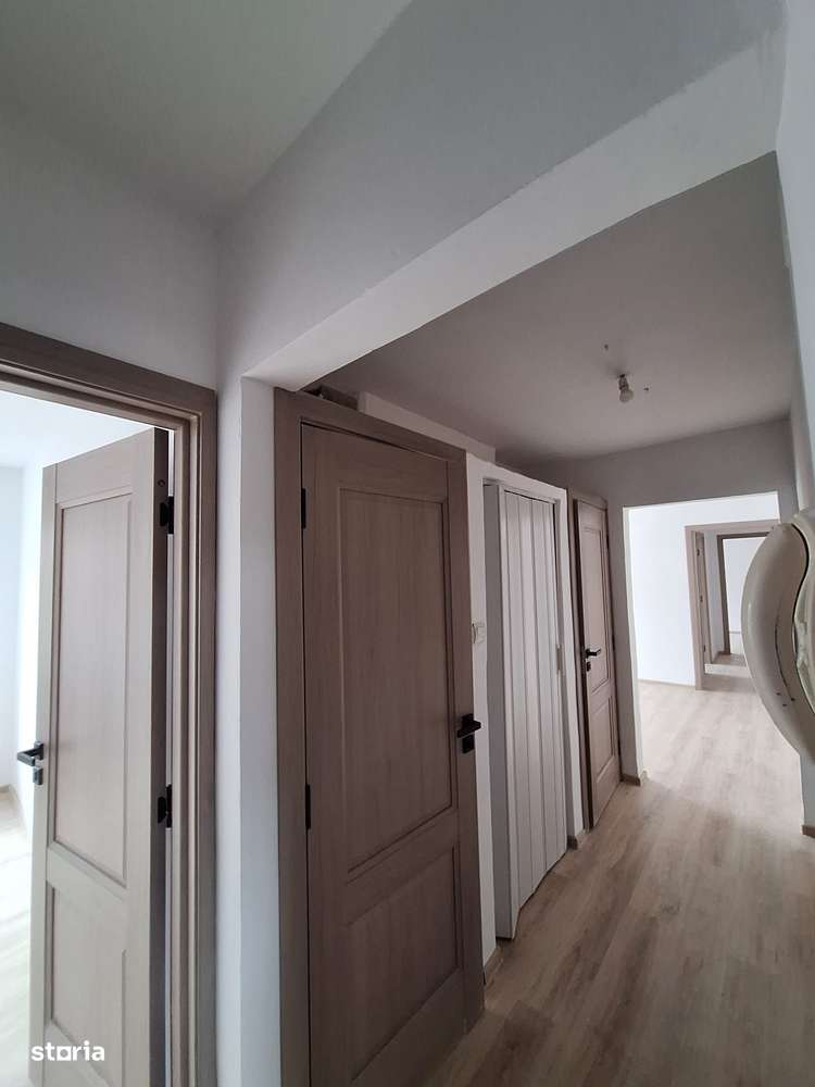 Apartament cu 4 camere, balcon, în Circumvalatiunii ... 99.900 euro-1