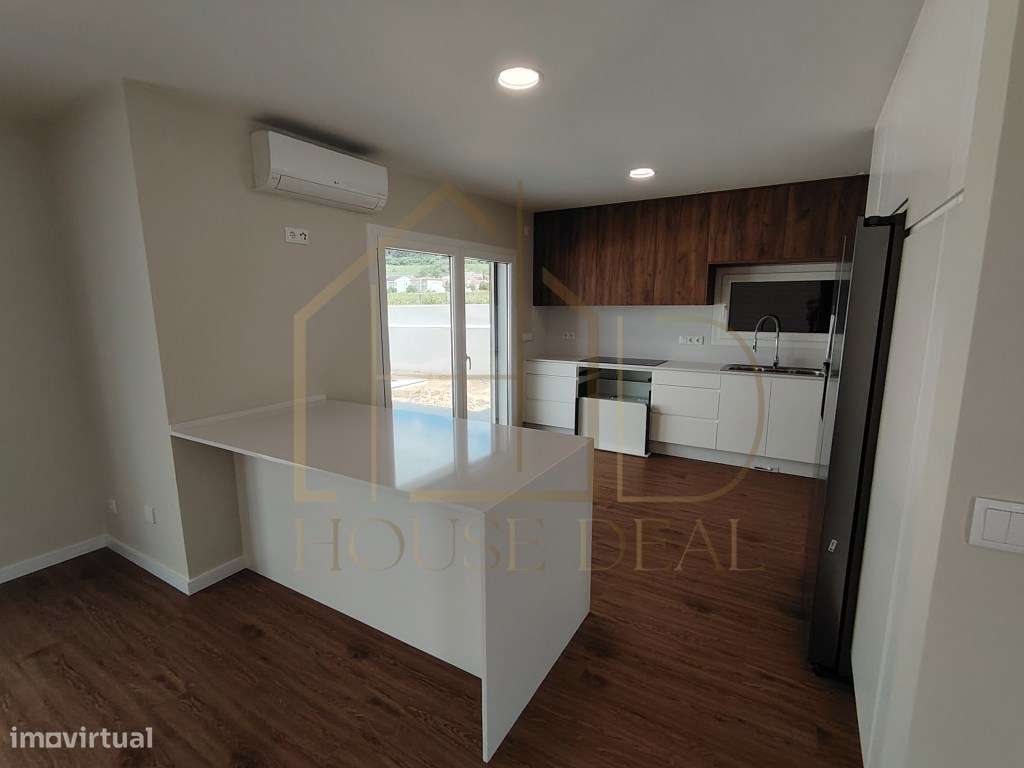 Magnífica Moradia T4 com Garagem e Piscina. Vendas de Azeitão-21