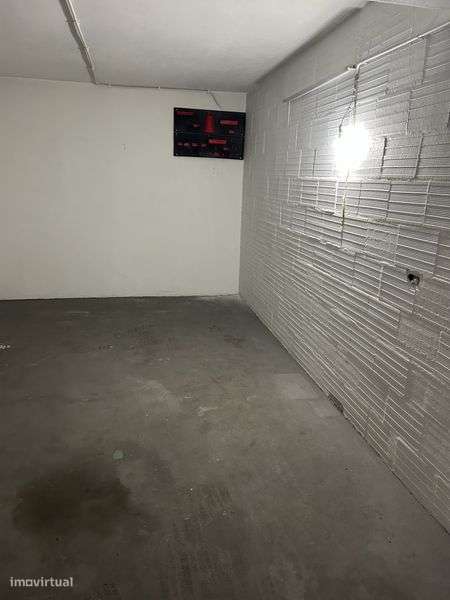 Garagem no centro da Marinha Grande - Grande imagem: 5/6