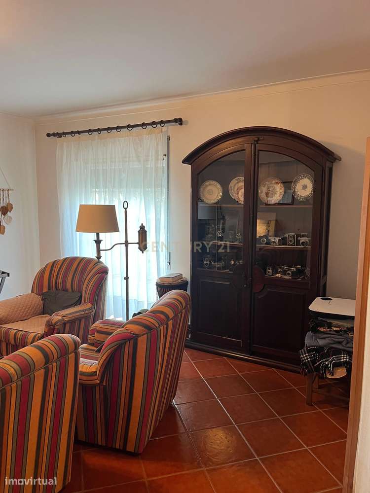 Moradia T4 em condomínio fechado com piscina, vista mar e walking dist-9