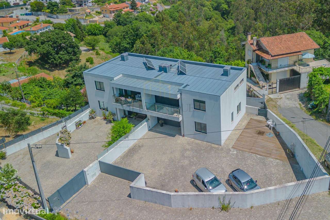 Moradia T4 Moderna com 3 Suítes em Terreno de 460m2-57