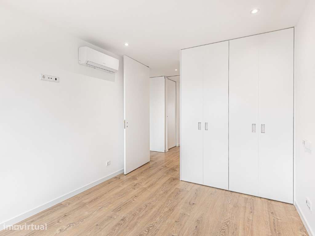 Apartamento T3+1 | Garagem em 'BOX' p/ 2 Viaturas | 2 Terraços-16